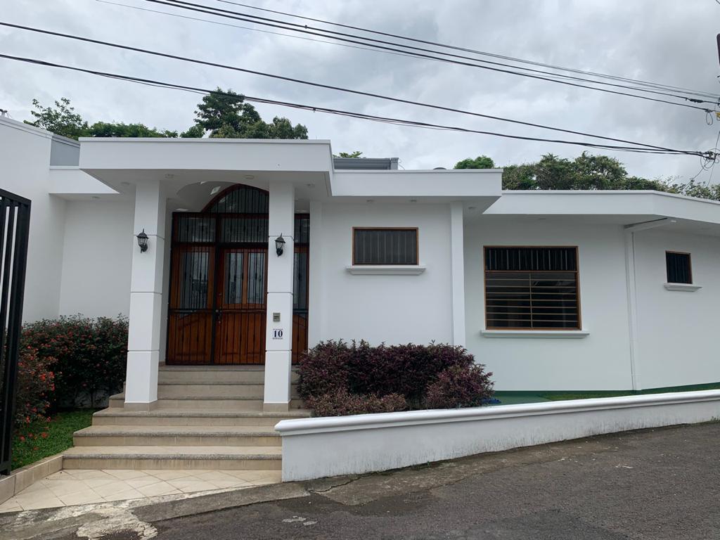 Casa 10 Barrio Tena - Escazu - Elegante y funcional residencia